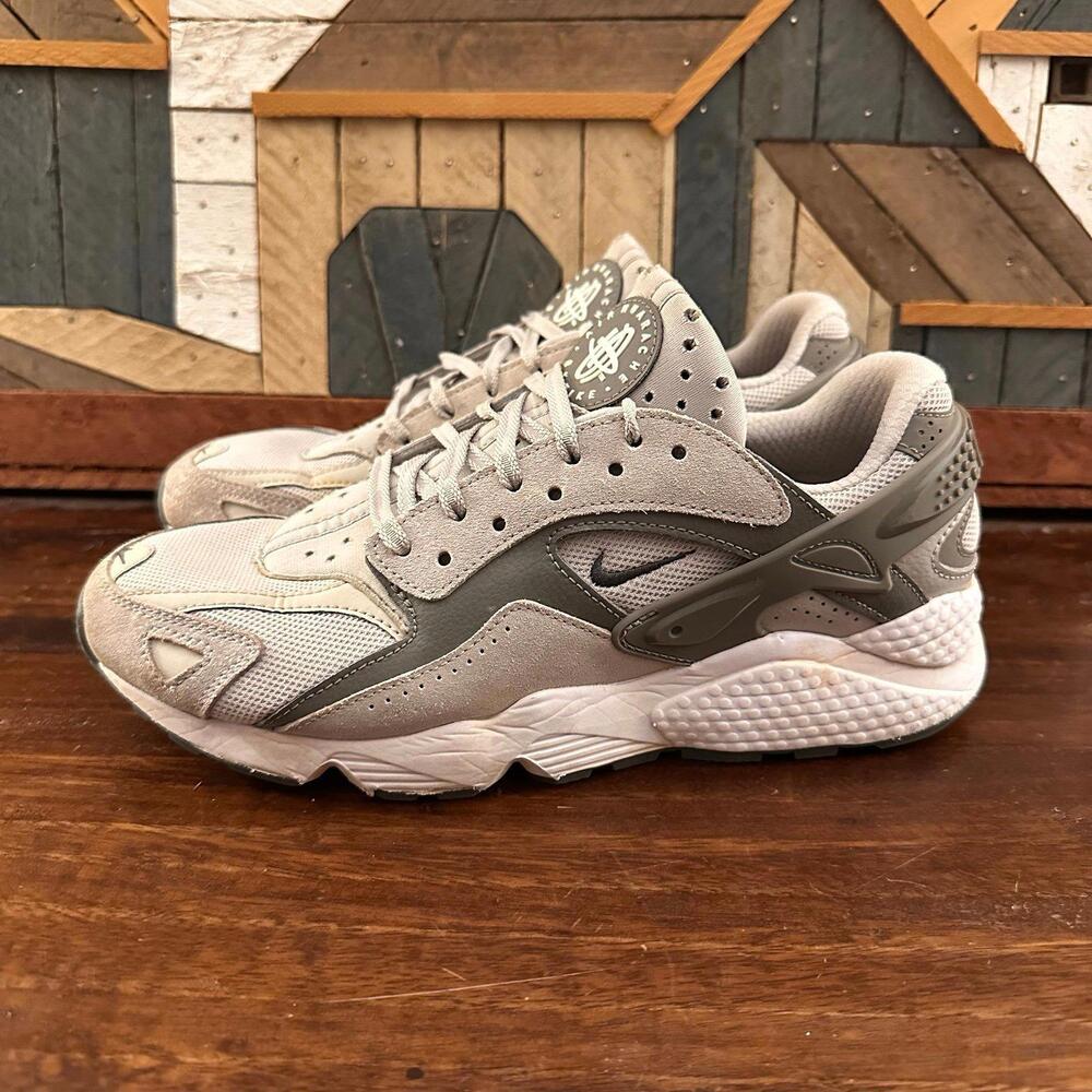 Nike Air Huarache‎ Runner Shoes Men’s 9 Women’s 10.5